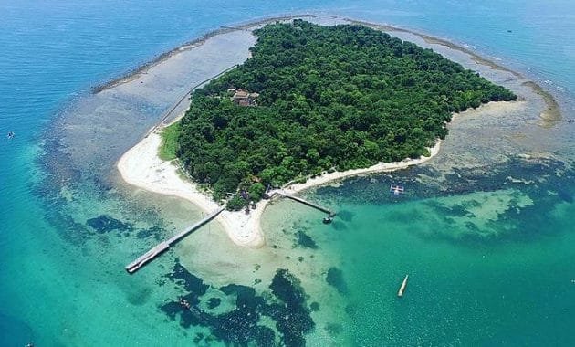 Tempat wisata terpopuler di Jawa Tengah - Pantai Pulau Panjang Jepara